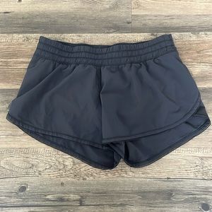 Lululemon Seek The Heat Short II (2.5") Black size 6 Excellent